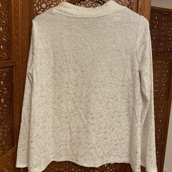 🚺 🆕 Weekends by Chico’s white/silver shimmer sweater top - Picture 5 of 9